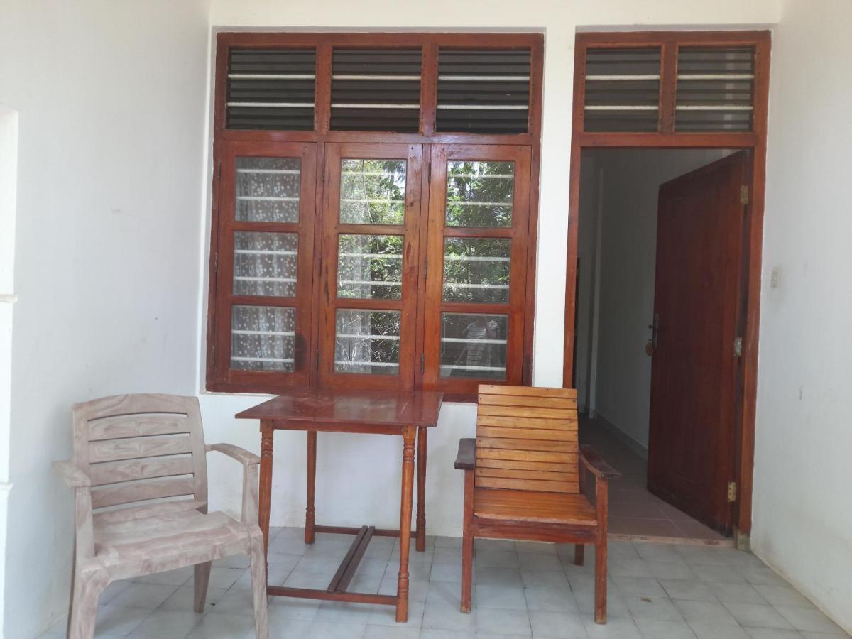 Hotel Santis Хиккадува Экстерьер фото